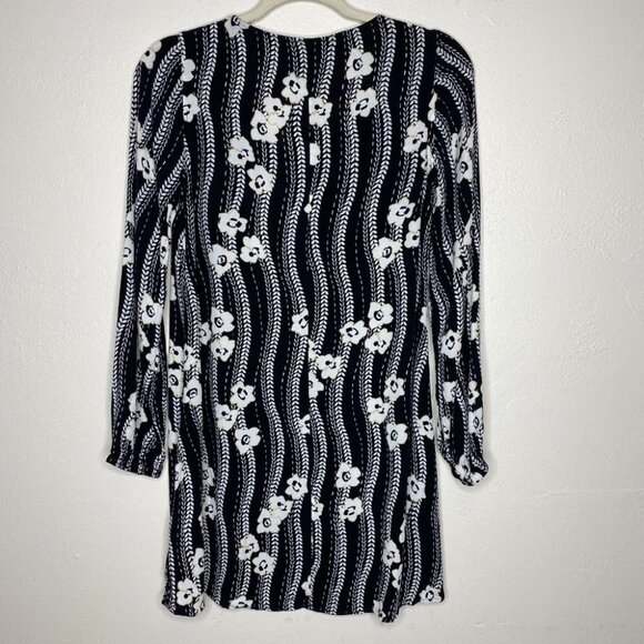 Women EXPRESS Black White Striped Dress Size XS - Picture 2 of 6